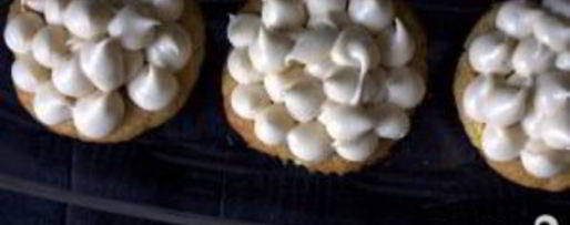 Шаг 3: маффинов с персиками и сливочной глазурью