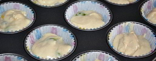 Шаг 2: маффинов с разноцветным шоколадным драже смартис