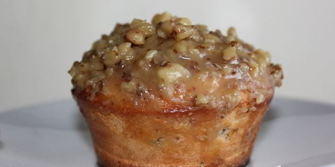Рецепт маффинов с яблоком и изюмом с медово-ореховой глазурью