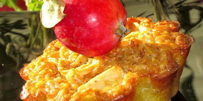 Рецепт овсяных маффинов с кусочками яблок и ягодами