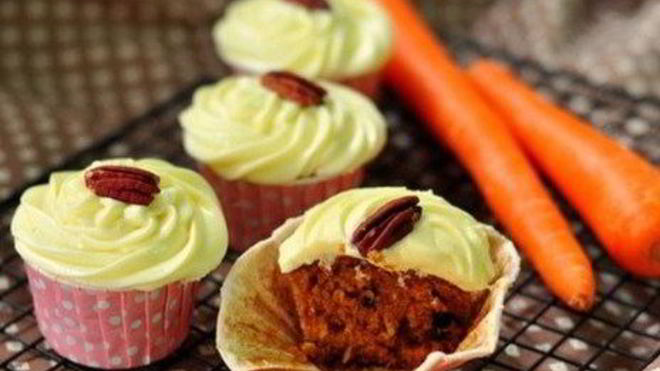 Рецепт Овсяных мини-маффинов с морковью и свеклой