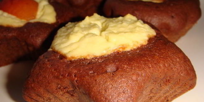 Рецепт шоколадных маффинов с творожной начинкой