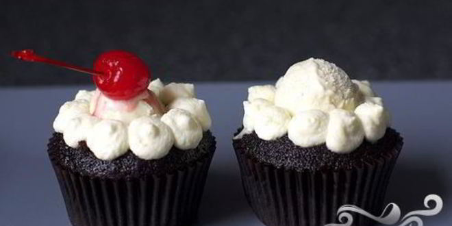 Рецепт шоколадных маффинов со сливками и вишней