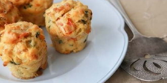 Рецепт творожных маффинов с беконом
