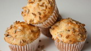 Рецепт Закусочных маффинов с ветчиной и сыром