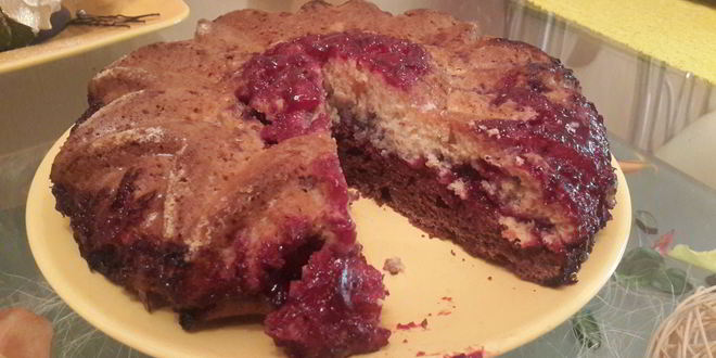 Рецепт манника на кефире с ежевично-банановым кремом и какао