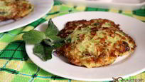 Рецепт Кабачковых оладий с сыром, беконом и мятой