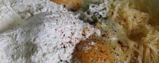 Шаг 2: кабачковых оладий с сыром, беконом и мятой