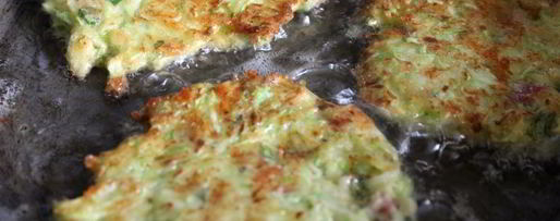 Шаг 5: кабачковых оладий с сыром, беконом и мятой