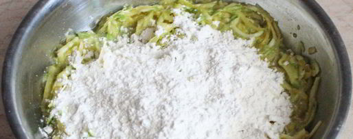 Шаг 1: картофельно-кабачковых оладьи