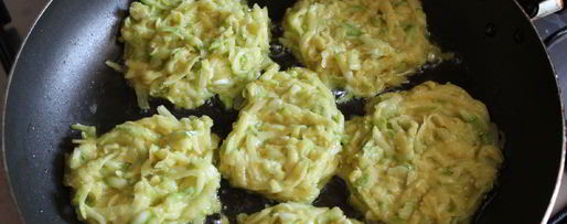 Шаг 2: картофельно-кабачковых оладьи