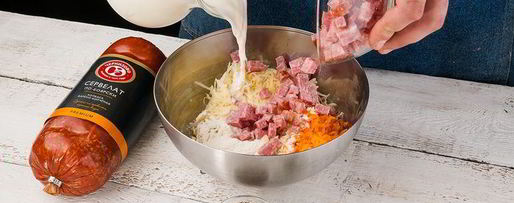 Шаг 3: картофельных оладий с морковью и колбасой