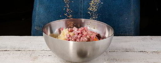 Шаг 4: картофельных оладий с морковью и колбасой