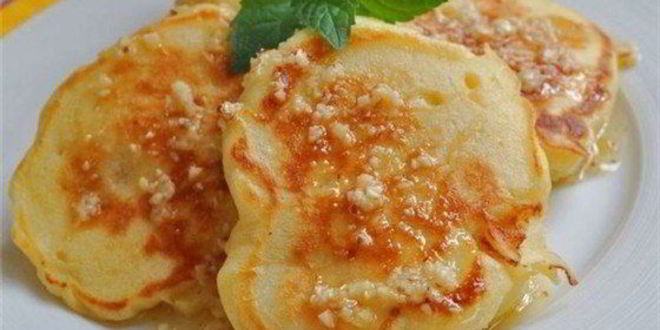 Рецепт кефирных оладий с яблоками