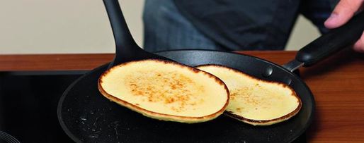 Шаг 3: оладий с клубничным джемом