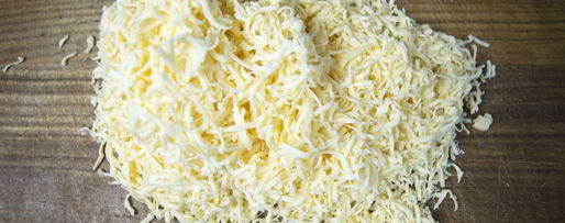 Шаг 1: оладий с колбасой и сыром