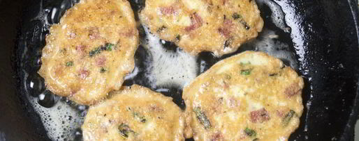 Шаг 6: оладий с колбасой и сыром