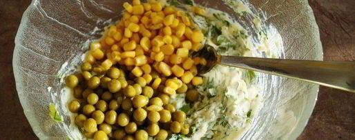 Шаг 2: оладий с кукурузой и горошком