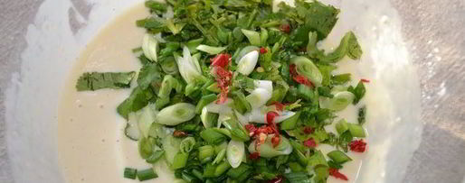 Шаг 10: оладий с кукурузой и соусом из натурального йогурта