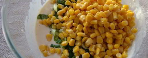 Шаг 11: оладий с кукурузой и соусом из натурального йогурта