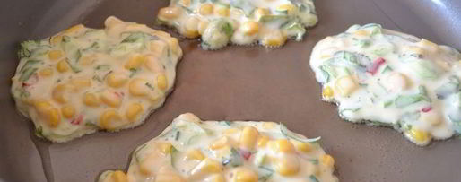 Шаг 13: оладий с кукурузой и соусом из натурального йогурта