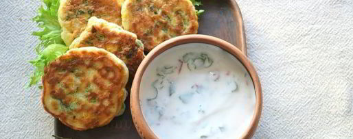 Шаг 15: оладий с кукурузой и соусом из натурального йогурта