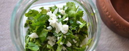 Шаг 3: оладий с кукурузой и соусом из натурального йогурта