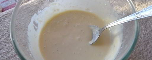 Шаг 9: оладий с кукурузой и соусом из натурального йогурта