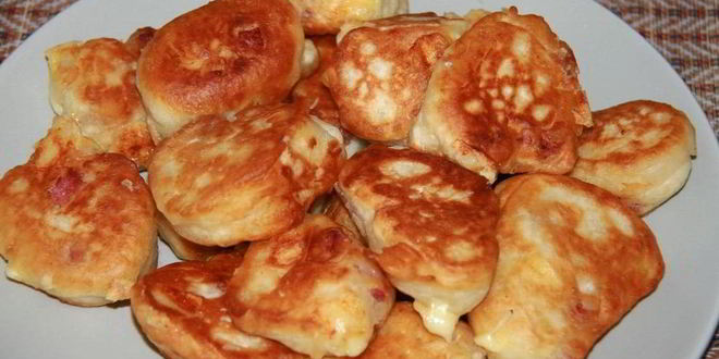 Рецепт оладий с сыром и колбасой