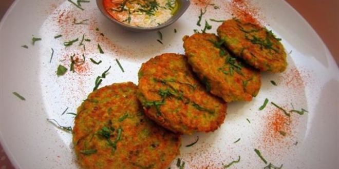 Рецепт овощных оладий с йогуртовым соусом