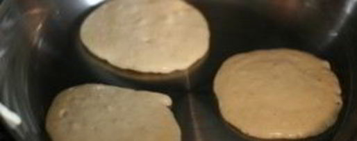 Шаг 4: пышных оладушек на молоке