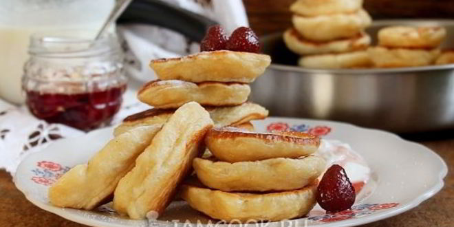 Рецепт пышных оладий на кислом молоке с дрожжами