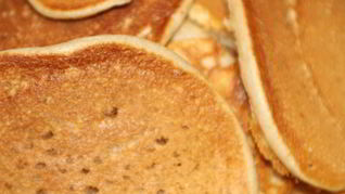 Рецепт Пышных оладий с яблоком на кефире