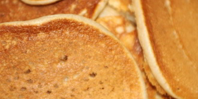 Рецепт пышных оладий с яблоком на кефире