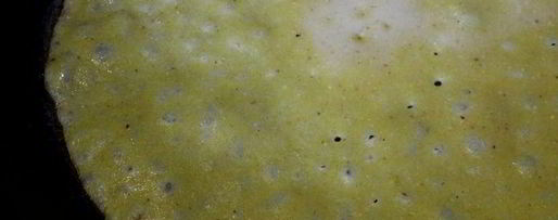 Шаг 3: тонких кукурузных блинчиков с куркумой