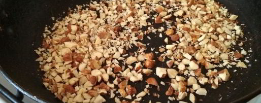 Шаг 2: финикового печенья с жареным фундуком