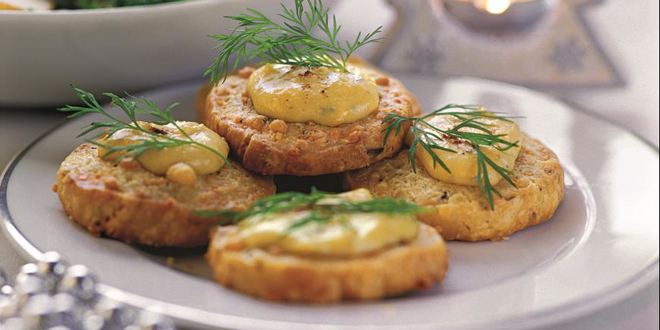 Рецепт французских крекеров с соусом из голубого сыра