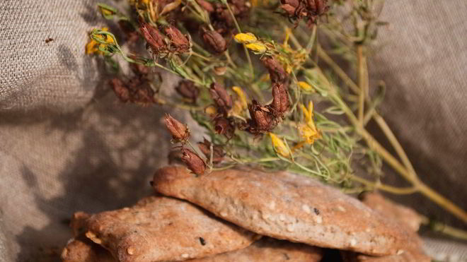 Рецепт Крекеров с кунжутом и калинджи