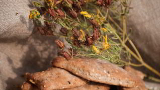 Рецепт Крекеров с кунжутом и калинджи