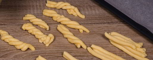 Шаг 15: печенья через мясорубку