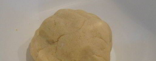 Шаг 1: печенья из песочно-дрожжевого теста