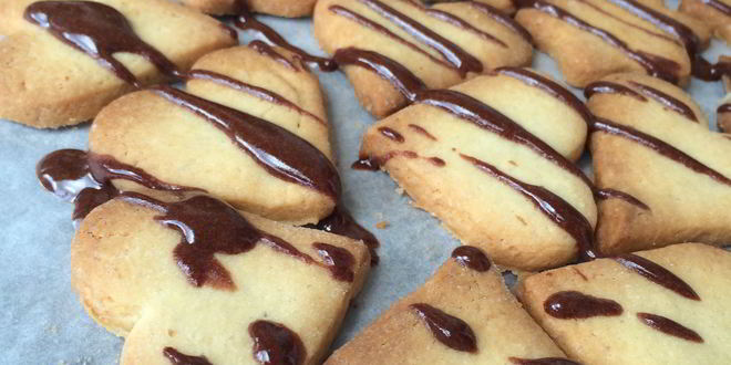 Рецепт песочного печенья в шоколадной глазури