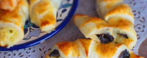 Шаг 3: рогаликов с черносливом и сыром бри