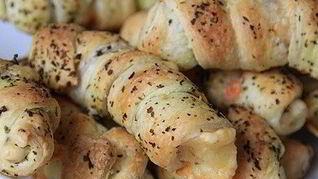 Рецепт Рогаликов с крабовыми палочками и сыром