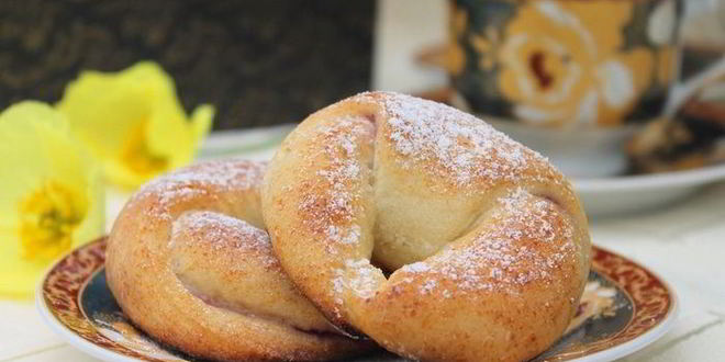 Рецепт рогаликов с сыром и джемом