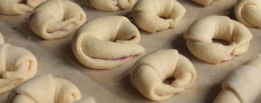 Шаг 9: рогаликов с сыром и джемом