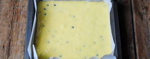 Шаг 11: бисквитного пирога с черникой