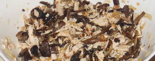 Шаг 2: блинчатого пирога с курицей, сыром и грибами