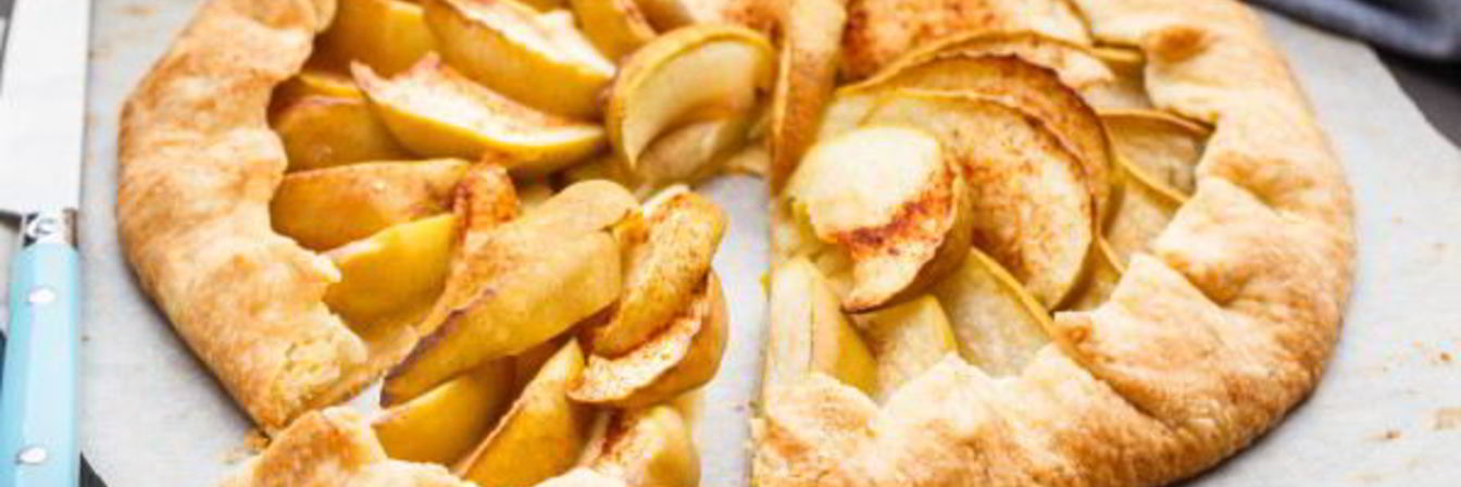 Рецепт Открытого пирога с яблоками из слоеного теста