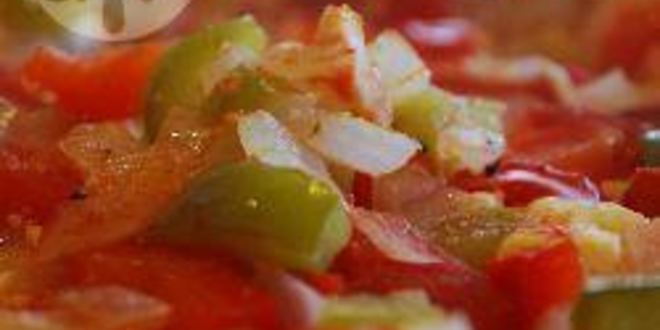 Рецепт пирога-перевертыша из слоеного теста с овощами и фетой